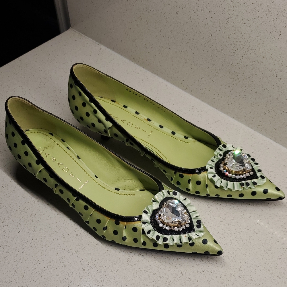 Vintage CASADEI green velvet kitten heels (sz 7B)